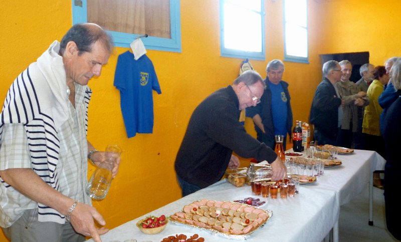 2012-05-13 21 L Apero est servi.JPG